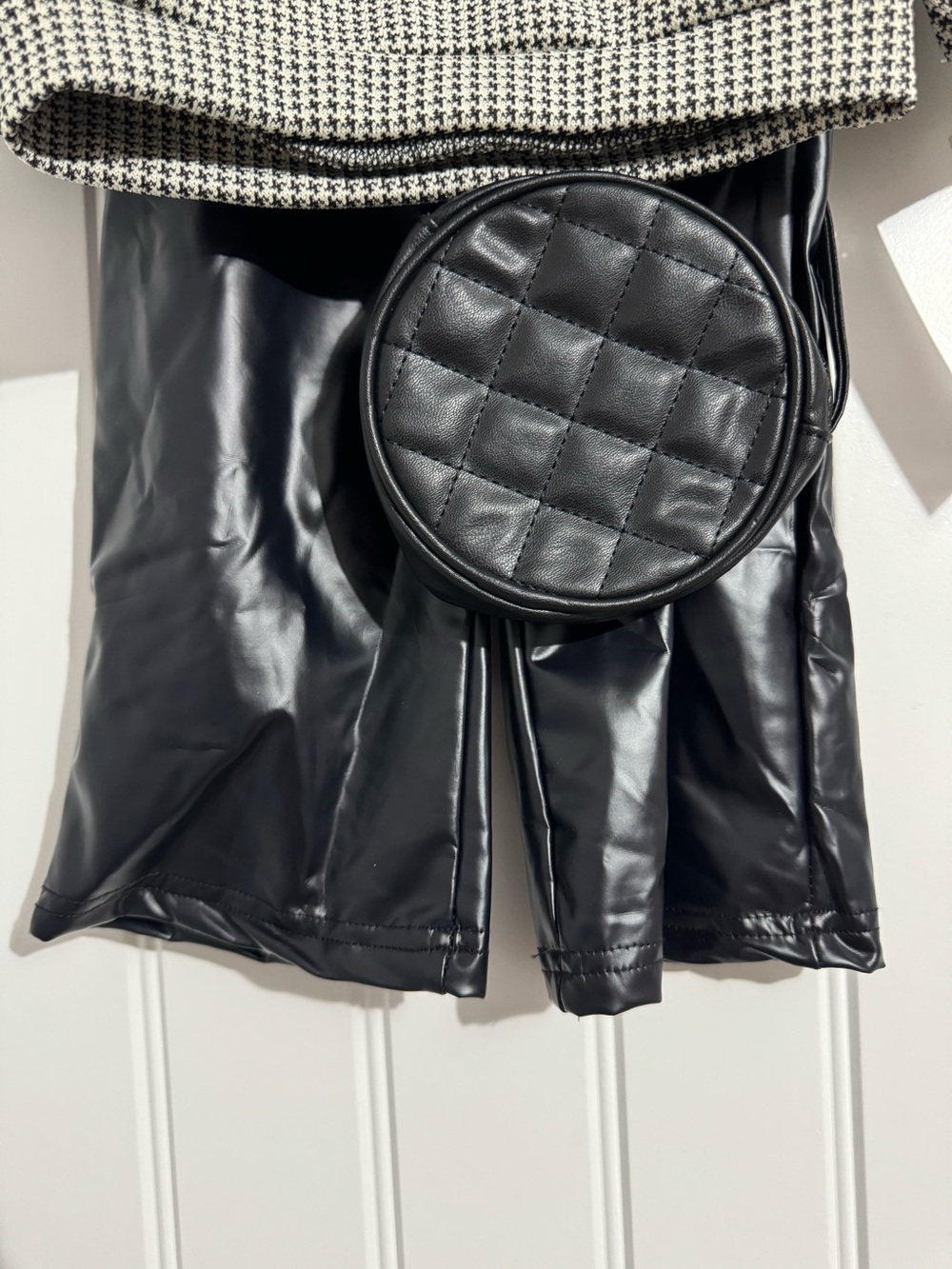 Cute Rachel Zoe Baby size 12 mo black white 4 piece set shirt pants purse new - Picture 2 of 4
